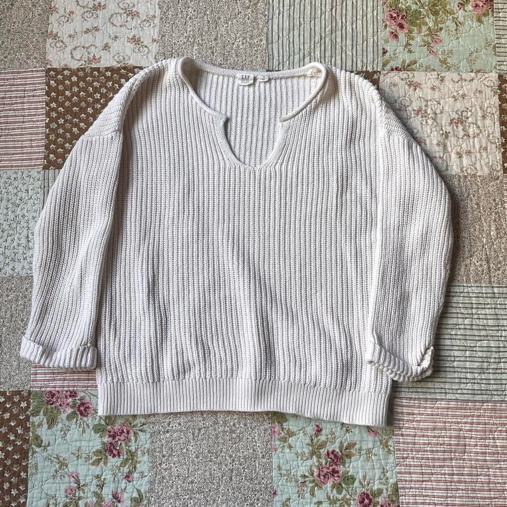 Gap relaxed fit off-white knit sweater